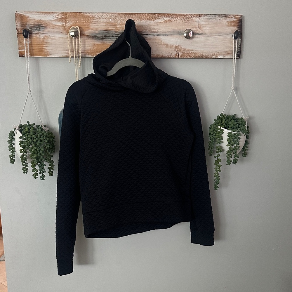 New Balance Women's Quilted Hooded Pullover Sweater - Black cropped boxy xs